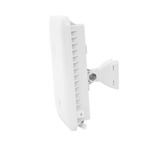 Access Point WiFi cnPilot e501S para exterior, IP67 grado industrial, Filtros para coexistencia con redes LTE, doble banda, antena sectorial 90-120 grados y puerto PoE secundario 3 PL501S000ARW LAT IZQ p