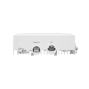 Punto de Acceso Exterior Wi-Fi 6 / 1.775 Gbps / MU-MIMO 2x2:2 (2.4GHz y 5GHz) / Antena Sectorial de H:65 grados y V:20 grados / Instalación en mástil / IP68 / 1 Puerto 10/100/1000 Mbps / 1 Puerto 1GE SFP / BLE / Hasta 1024 usuarios / Adminis 4 AP761 LAT DER p