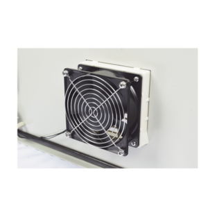 Gabinete Ventilado de Acero IP55 Uso en Exterior (600 x 800 x 300 mm) con Placa Trasera Interior Metálica y Compuerta Inferior Atornillable. Incluye Ventilador, Ventilas, filtros, Chapas y Llave T. 6 PST608030AV AD 8 p